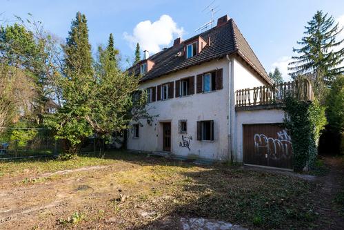 Äußerst großzügige Doppelhaushälfte mit einzigartigem Grundstück an der Südlichen Auffahrtsallee