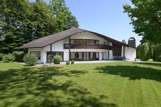 Hipped roof villa with perfect south-west orientation