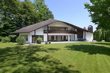Äußerst großzügige Walmdachvilla mit Traumgarten in absolut ruhiger Toplage am Isarhochufer