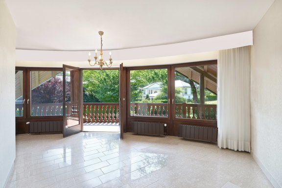 Bedroom with dressing room and bathroom en suite