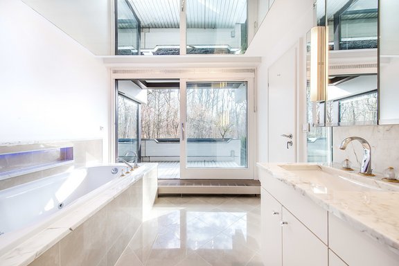 Bad mit Balkonzugang