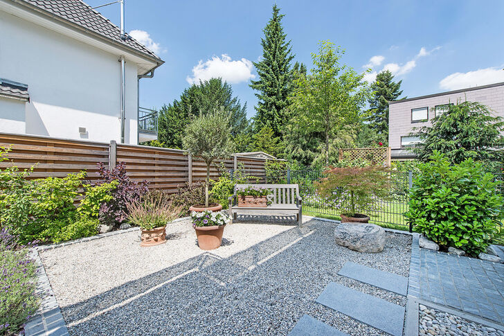 Attraktiv angelegter Garten