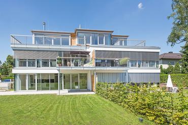 Extremely charming 3-room penthouse apartment with two large roof terraces