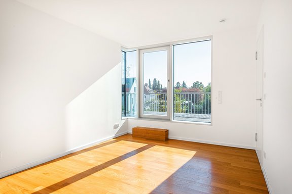 Schlafzimmer mit Zugang zur Dachterrasse