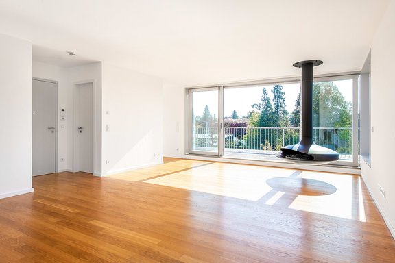 Spacious and bright living area