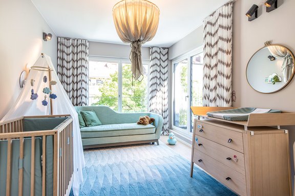 Lichterfülltes Kinder-, Arbeits- oder Gästezimmer