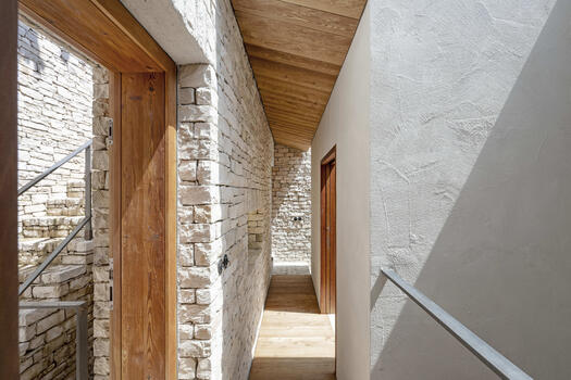 Natural materials in pure design