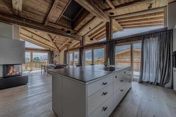 Cooking block with bar and dining area