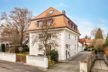 Altbau-Atmosphäre in Laim: Charmante Stadtwohnung mit 3,5 Zimmern und West-Balkon