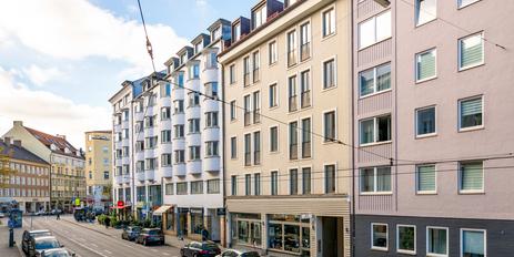 Altbau-Chance mit Charme: 3-Zimmer-Wohnung mit Balkon und großem Potenzial im Herzen der Innenstadt