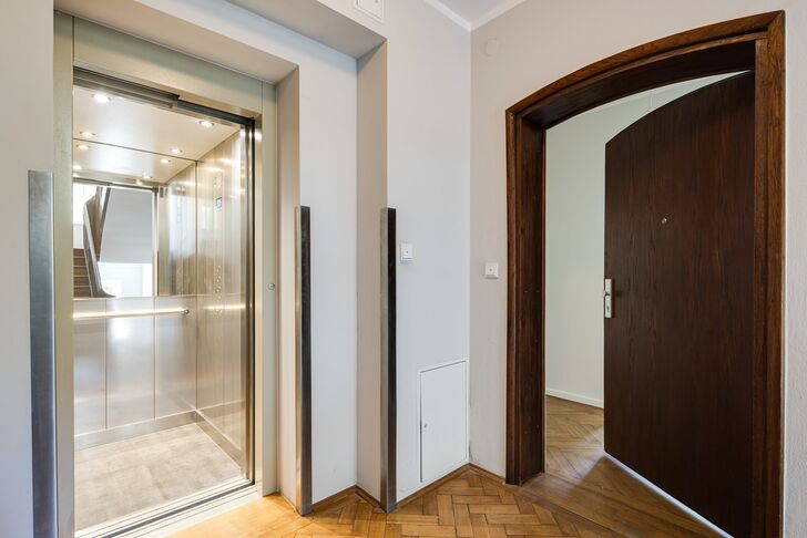 Elevator to the apartment