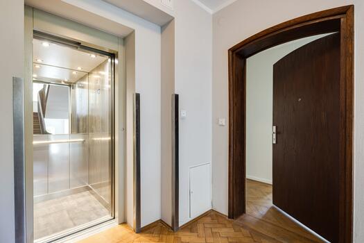 Aufzug bis zur Wohnung