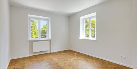Altbau-Charme am idyllischen Schlosskanal: Lichterfüllte, perfekt geschnittene 3-Zimmer-Wohnung