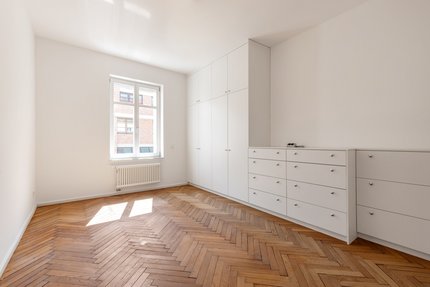 Schlafzimmer mit Einbauten