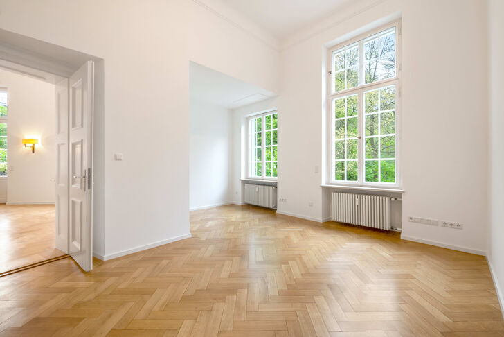 Helles Gäste-/Arbeitszimmer