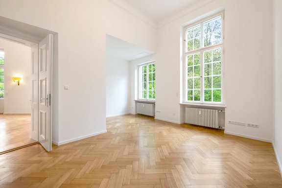 Helles Gäste-/Arbeitszimmer