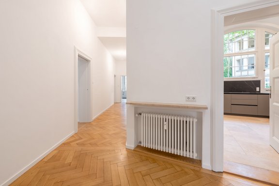 Eine geräumige Diele bildet den Empfang