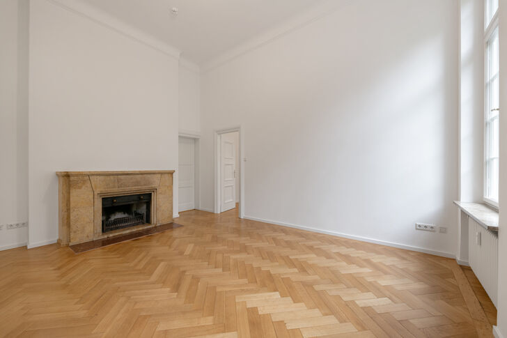 Geräumiges Kaminzimmer