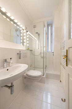 Daylight shower bath