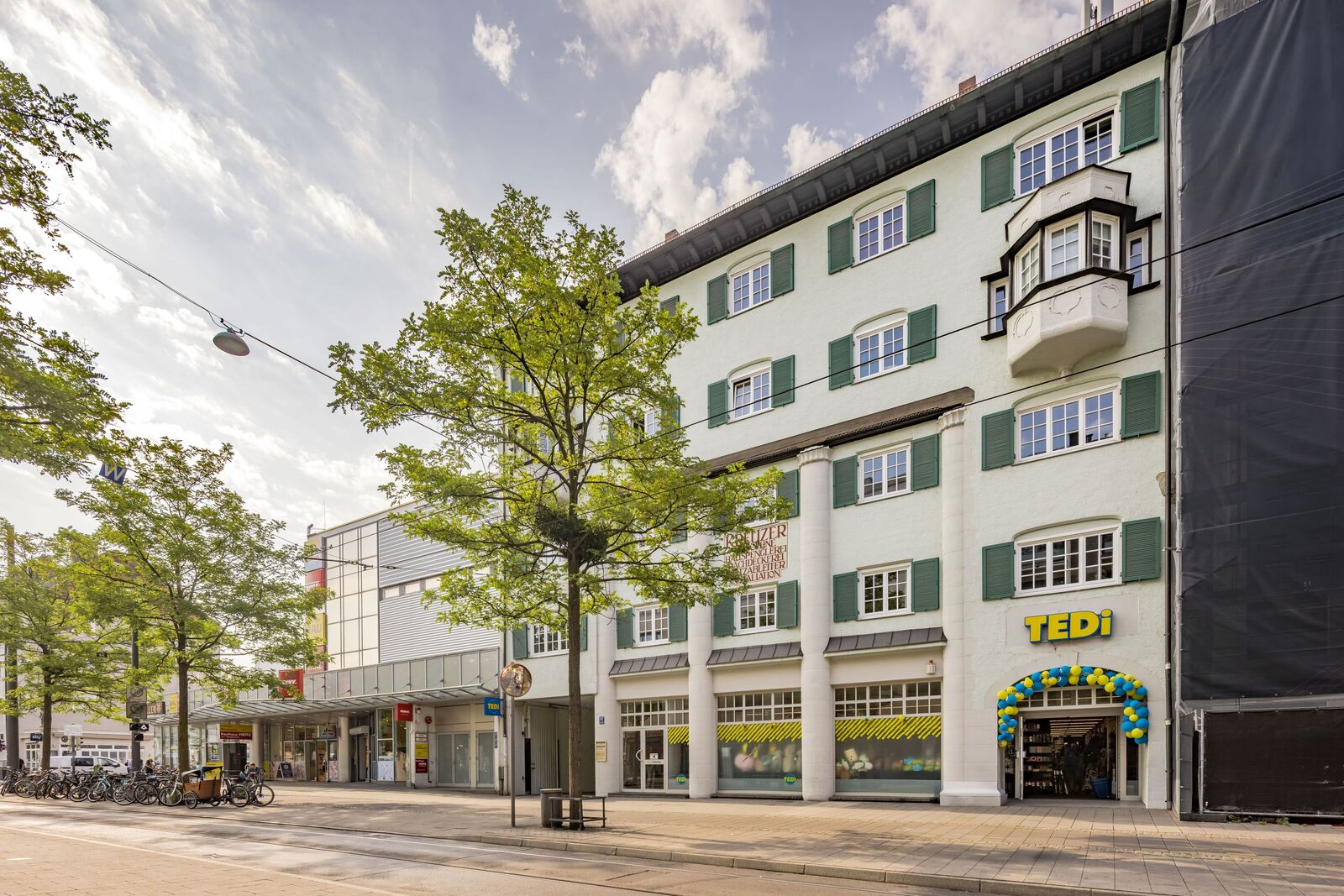 WGH 158 - House Facade 2