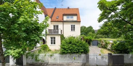 Altbau-Stadtvilla von 1902 auf großem, sonnigem Grundstück zur Modernisierung