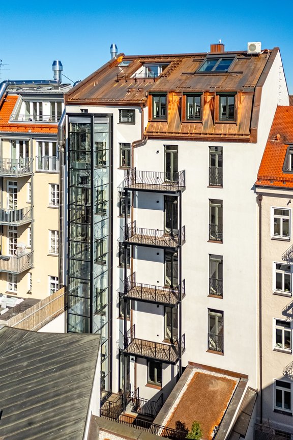 Fassade mit sonnigen Süd-West-Balkonen zum Innenhof