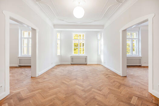 Living/dining area