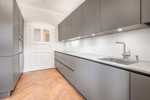 Hochwertige Küche mit Markengeräten