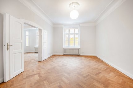 Esszimmer mit Doppelflügeltüre