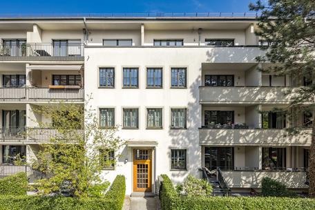 Altbogenhausen: Ideal geschnittene 2-Zimmer-Wohnung mit Loggia
