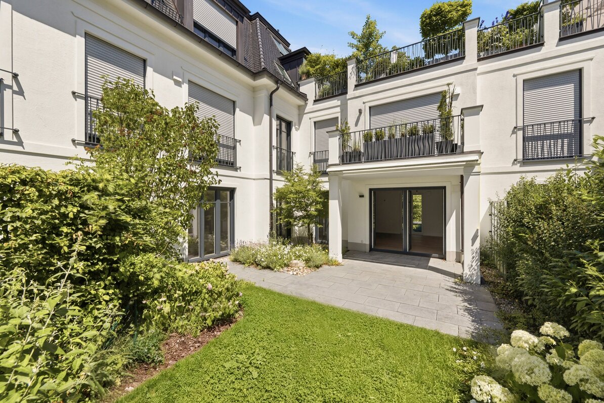 Sunny garden apartment