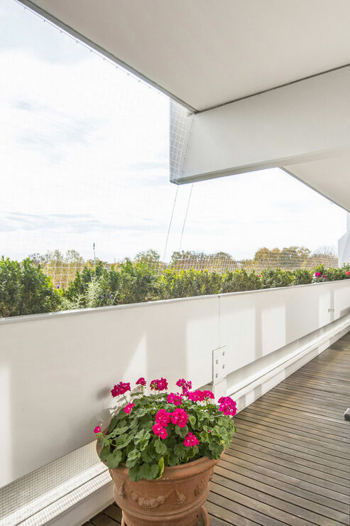 Südbalkon mit Loggia-Flair