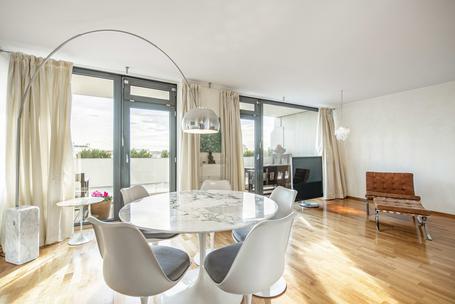 Am Luitpoldpark: Helle 2-Zimmer-Wohnung mit Südbalkon und Alpenblick im 6. Obergeschoss