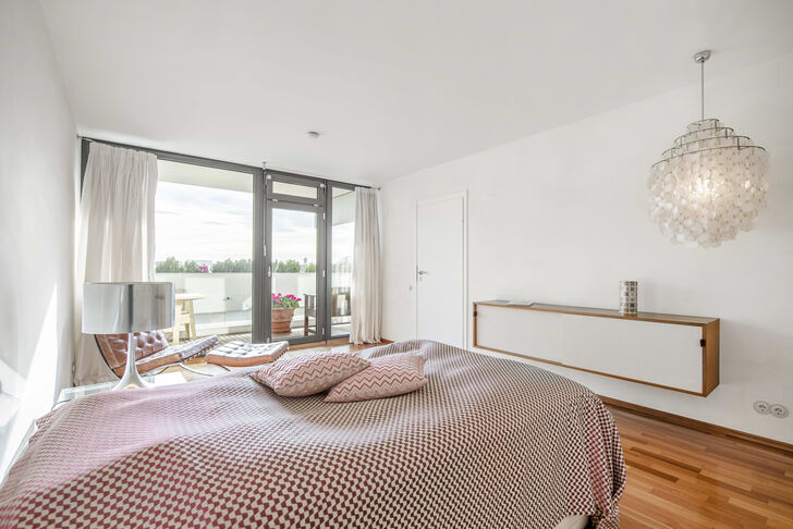 Helles, ruhiges Schlafzimmer