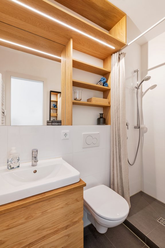 High quality equipped bathroom