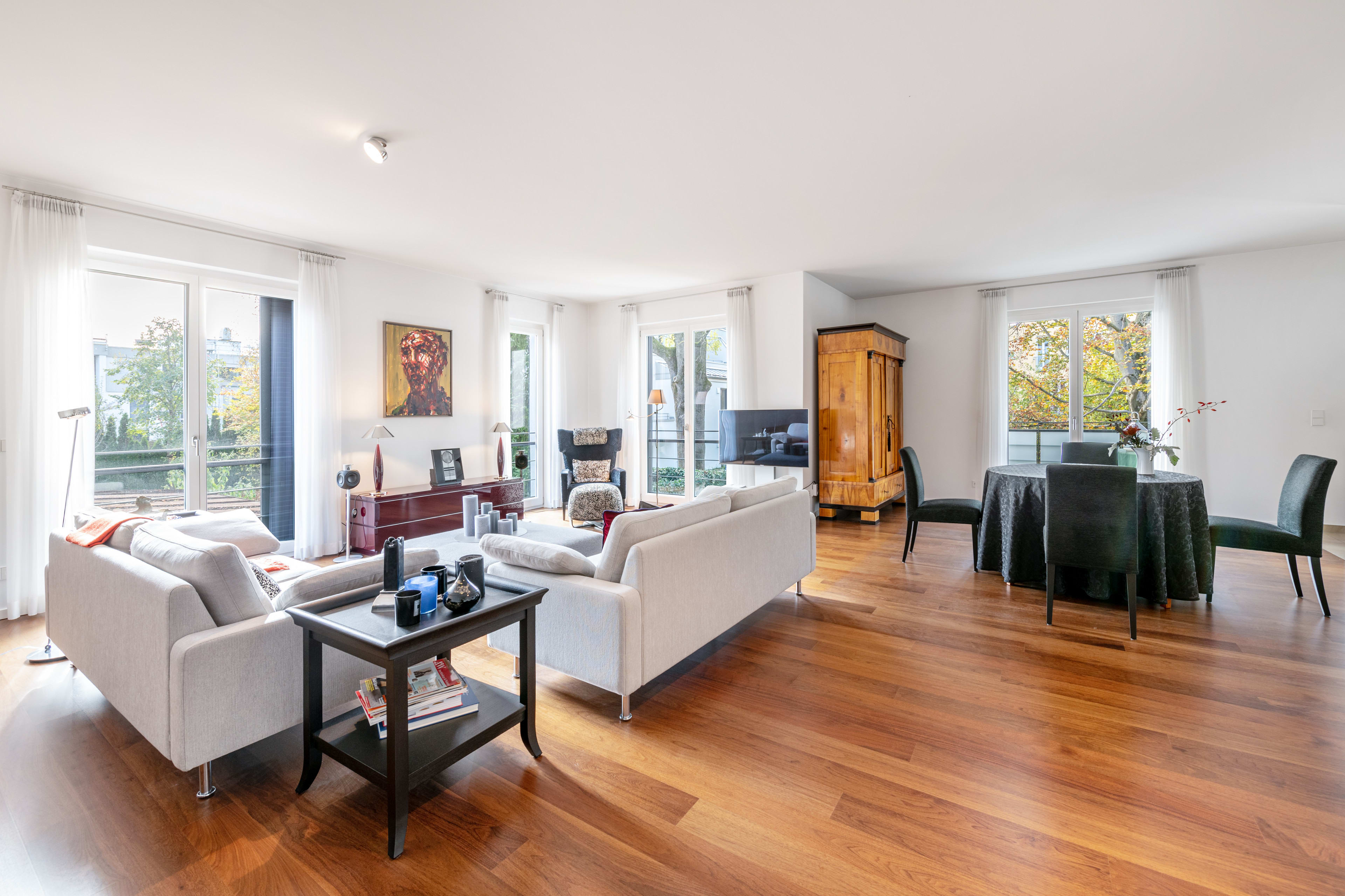 Großzügige 4ZimmerWohnung über ca. 195 m²