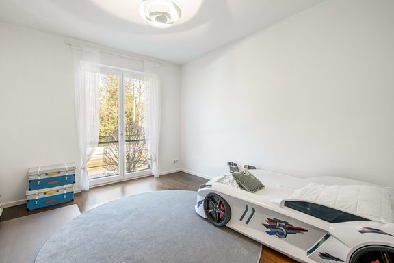 Weiteres gleichwertiges  (Kinder-) Zimmer