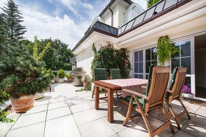 Sophisticated 5-room terrace apartment in beautiful location above Herzogpark