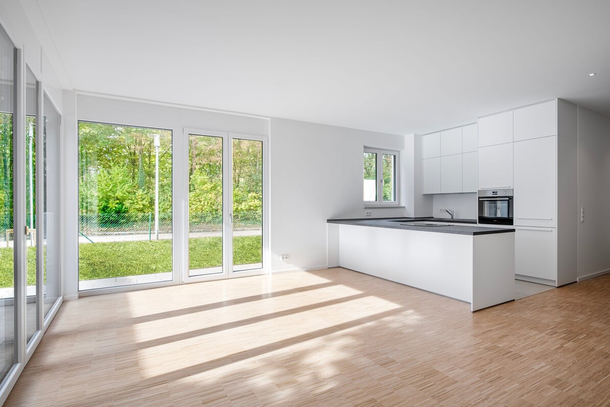 Bright living/dining area