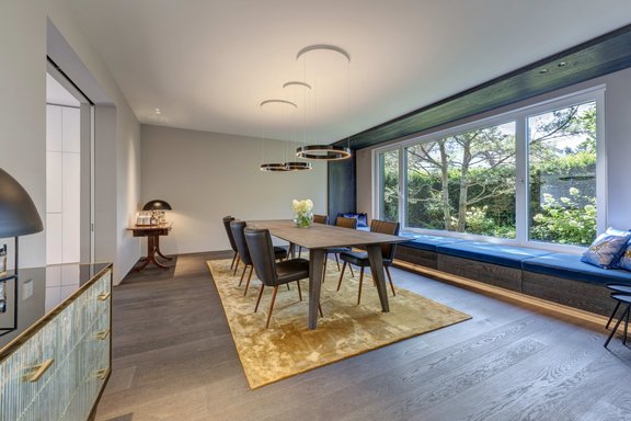 Essbereich mit Blick in den Garten