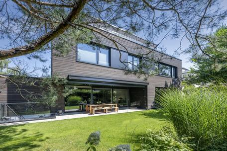 Highend-Villa von 2020 mit stylischer Ästhetik und technischen Finessen