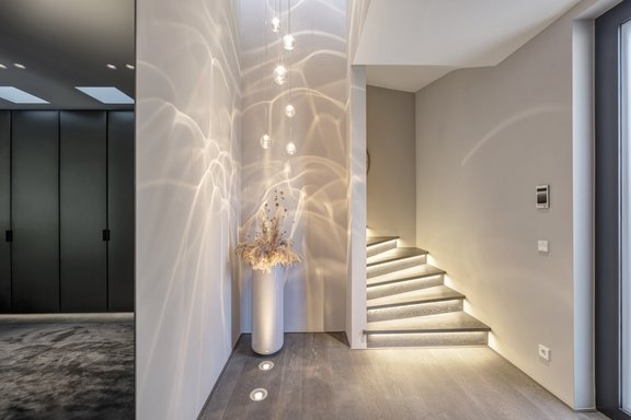 Beleuchteter Treppenaufgang