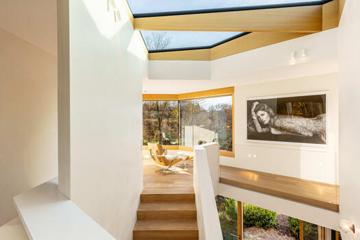Lichterfüllte Architektur und hochwertige Materialien