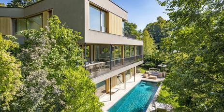 Architekten-Villa mit hochklassiger Ästhetik, Spa-Bereich und Pool in einzigartiger Lage