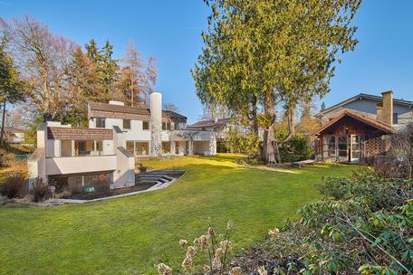 Architektenhaus mit Bürotrakt und charmantem Garten-Refugium in Gautinger Bestlage