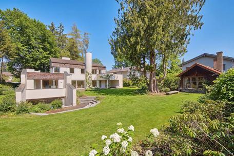 Architektenhaus mit Bürotrakt und charmantem Garten-Refugium in Gautinger Bestlage