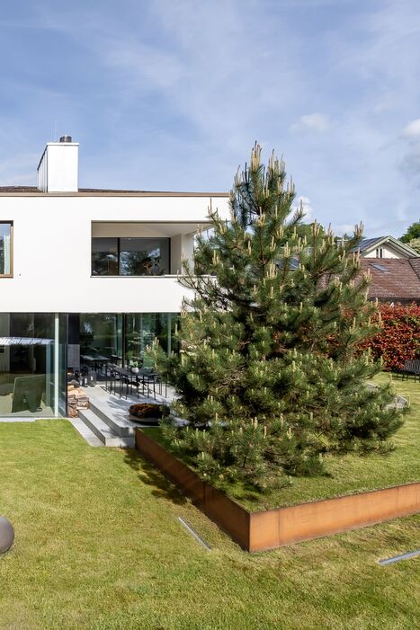 Moderne Architektur im Grünen