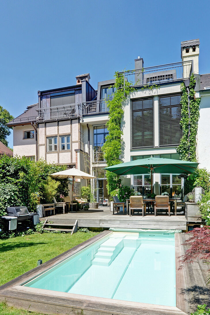 Gartenanlage mit Pool