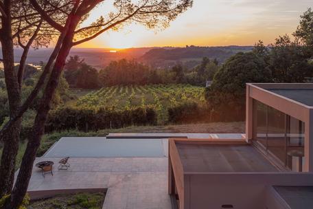 Architectural masterpiece with panoramic views and infinity pool – designer villa near Bordeaux