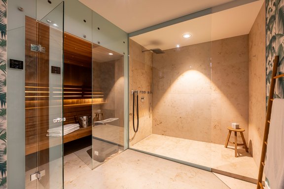 Sauna mit XXL-Dusche